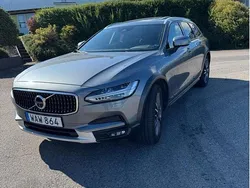 Grå Begagnad 2018 Volvo V90 CC Inscription Kombi | 308 500 kr (Marknadspris)