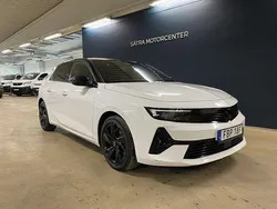 Vit Begagnad 2023 Opel Astra Halvkombi | 259 900 kr (Marknadspris)