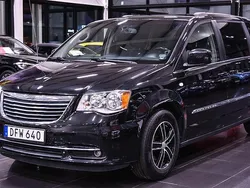 Svart Begagnad 2014 Chrysler Town & Country Minibuss | 109 900 kr (Superpris)