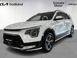 Grå Begagnad 2023 Kia Niro 2 SUV | 389 900 kr (Marknadspris)