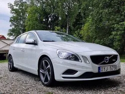 Vit Begagnad 2012 Volvo V60 R-Design Kombi | 119 900 kr (Marknadspris)