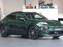 Grön Ny 2025 Porsche Macan 4 Electric SUV | 1 208 800 kr