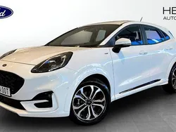 Vit (white) Begagnad 2023 Ford Puma ST-Line Halvkombi | 249 900 kr (Marknadspris)