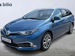 Blå Begagnad 2016 Toyota Auris Touring Sports Executive Kombi | 174 900 kr (Marknadspris)