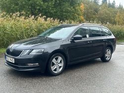 Svart Begagnad 2019 Skoda Octavia Style Kombi | 59 900 kr
