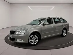 Ljusbrun (brun) Begagnad 2013 Skoda Octavia Elegance Kombi | 99 900 kr (Marknadspris)