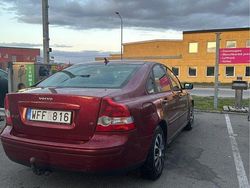 Röd Begagnad 2005 Volvo S40 Sedan | 24 900 kr (Marknadspris)