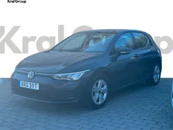 Grå Begagnad 2022 VW Golf VIII Halvkombi | 204 980 kr (Marknadspris)