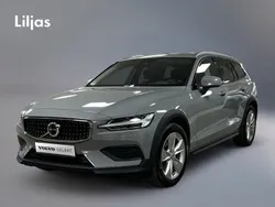 Grå Begagnad 2023 Volvo V60 CC Core Kombi | 419 000 kr (Marknadspris)