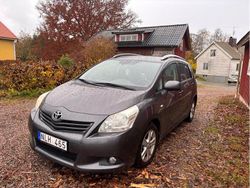 Grå Begagnad 2010 Toyota Verso Minibuss | 45 000 kr (Marknadspris)