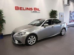 Ljusgrå Begagnad 2016 Lexus IS300h Sedan | 199 500 kr