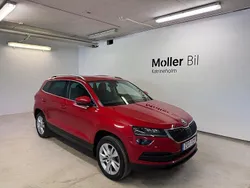 Röd (velvet red metallic) Begagnad 2021 Skoda Karoq Style SUV | 269 000 kr (Marknadspris)