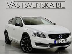 Vit Begagnad 2015 Volvo V60 CC Momentum Kombi | 154 000 kr (Marknadspris)