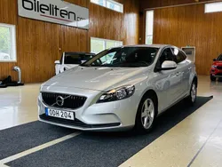 Silver Begagnad 2016 Volvo V40 Kinetic Kombi | 139 000 kr (Marknadspris)