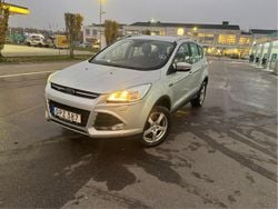 Grå Begagnad 2016 Ford Kuga Titanium SUV | 129 900 kr (Marknadspris)