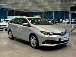 Silver Begagnad 2016 Toyota Auris Touring Sports Active Kombi | 168 900 kr (Marknadspris)