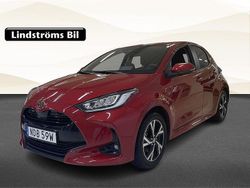 Röd Begagnad 2024 Toyota Yaris Hybrid Active Halvkombi | 279 900 kr (Dyr)