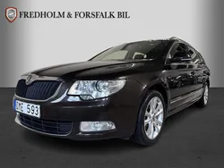 Mörkbrun (brun) Begagnad 2013 Skoda Superb Ambition Kombi | 129 900 kr (Lite dyr)