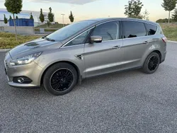 Grå Begagnad 2016 Ford S-MAX Business Edition Minibuss | 167 000 kr (Marknadspris)