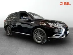 Svart Begagnad 2019 Mitsubishi Outlander P-HEV SUV | 229 900 kr (Marknadspris)