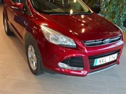 Röd Begagnad 2015 Ford Kuga Titanium SUV | 122 000 kr (Marknadspris)