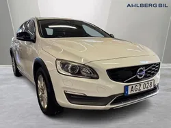 Vit Begagnad 2015 Volvo V60 CC Business Edition Kombi | 174 500 kr (Marknadspris)