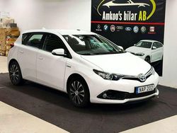 Vit Begagnad 2016 Toyota Auris Hybrid Active Halvkombi | 169 900 kr (Marknadspris)