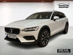 Vit Begagnad 2024 Volvo V60 CC Plus Kombi | 429 000 kr (Bra pris)