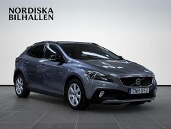 Grå Begagnad 2016 Volvo V40 Momentum Halvkombi | 144 795 kr (Marknadspris)