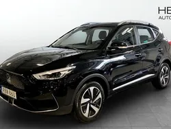 Svart (black) Begagnad 2022 MG ZS Luxury Sedan | 244 900 kr (Superpris)