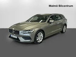 Grå Begagnad 2021 Volvo V60 Momentum Kombi | 289 900 kr (Marknadspris)