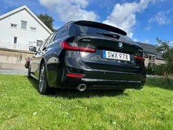 Svart Begagnad 2021 BMW 330e Sport Line Kombi | 227 600 kr (Superpris)
