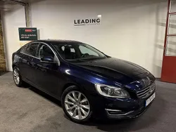 Mörkblå (blå) Begagnad 2018 Volvo S60 Momentum Sedan | 179 900 kr (Marknadspris)