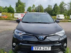 Svart Begagnad 2017 Toyota RAV4 Hybrid Active SUV | 223 000 kr (Bra pris)