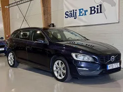 Mörkblå (blå) Begagnad 2017 Volvo V60 Kinetic Kombi | 119 800 kr (Superpris)