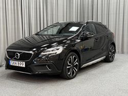 Svart Begagnad 2017 Volvo V40 CC Momentum Kombi | 159 900 kr (Lite dyr)