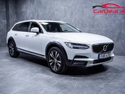 Vit Begagnad 2020 Volvo V90 CC Momentum Kombi | 266 800 kr (Marknadspris)