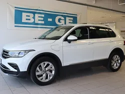Vit Begagnad 2023 VW Tiguan SUV | 389 900 kr (Bra pris)