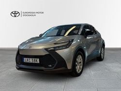 Silvermetallic Begagnad 2025 Toyota C-HR SUV | 379 000 kr