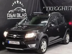 Svart Begagnad 2015 Dacia Sandero Halvkombi | 69 800 kr (Marknadspris)