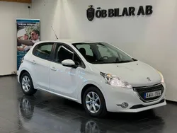 Vit Begagnad 2013 Peugeot 208 Halvkombi | 54 900 kr (Marknadspris)