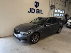 Grå Begagnad 2022 BMW 330e Sport Line Kombi | 249 800 kr (Superpris)