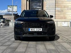 Svart Begagnad 2023 Audi Q3 Proline SUV | 319 000 kr (Marknadspris)