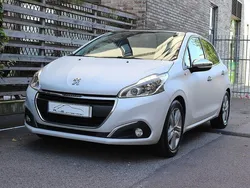 Mörkgrå (ljusgrå matt lack) Begagnad 2016 Peugeot 208 Style Halvkombi | 76 800 kr (Dyr)