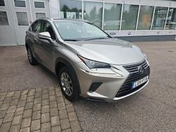 Ljusgrå (grå) Begagnad 2019 Lexus NX300h Sport Line SUV | 269 000 kr (Marknadspris)