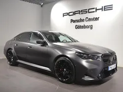 Grå (black) Begagnad 2025 BMW M5 Comfort Edition Sedan | 1 549 000 kr (Bra pris)