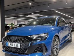 Blå Ny 2025 Audi RS3 Sportback Sport Halvkombi | 799 000 kr (Marknadspris)