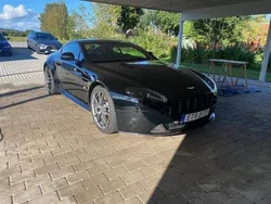 Svart Begagnad 2015 Aston Martin V8 Vantage Sportkupé | 900 000 kr
