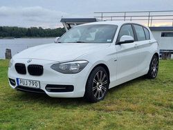 Vit Begagnad 2013 BMW 118 Sport Line Halvkombi | 79 000 kr (Marknadspris)