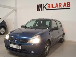 Mörkblå Begagnad 2003 Renault Clio II Expression Halvkombi | 19 900 kr (Marknadspris)